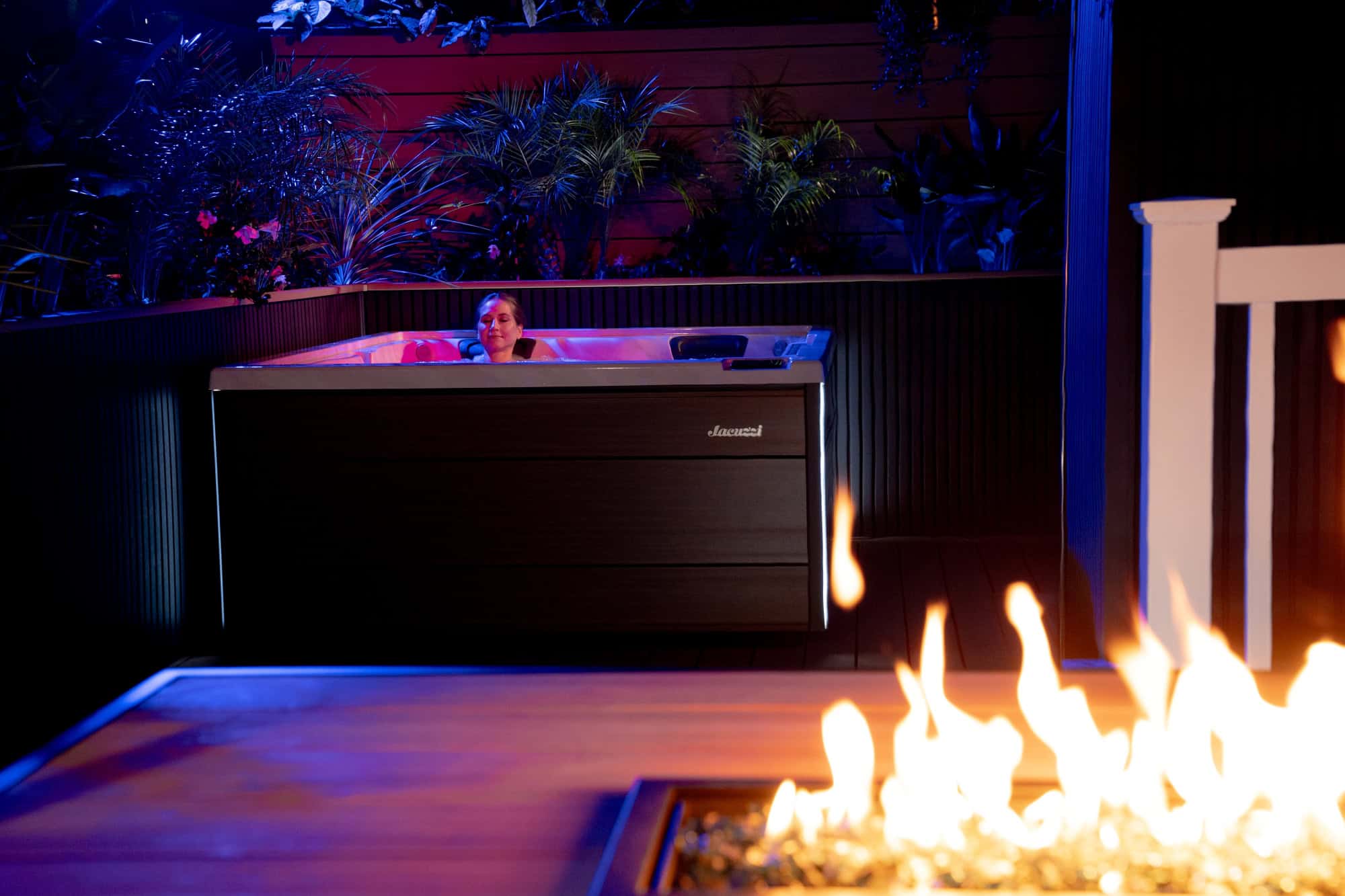 jacuzzi j 404 hot tub platinum modern hardwood night lifestyle 01